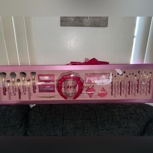 Grand Luxe / Glitz & Glam brush collection